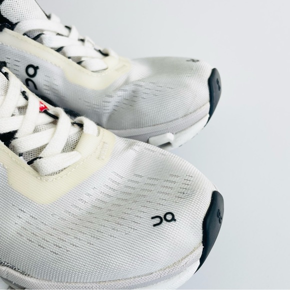 On Running women’s SIZE 6.5 Cloudmonster sneakers in black & white - Picture 11 of 12